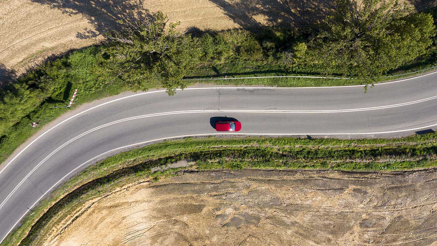 ¿Cómo arrancar un coche sin batería?