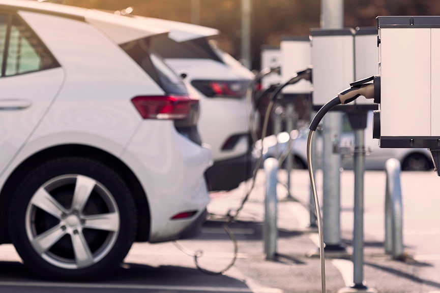 ¿Qué es y cómo funciona una electrolinera?
