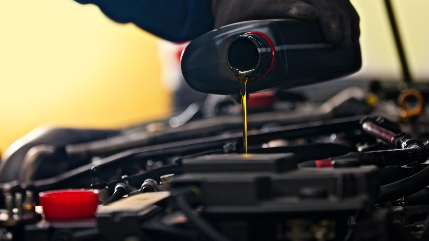 Todo lo que debes saber sobre el aceite hidráulico para tu coche 