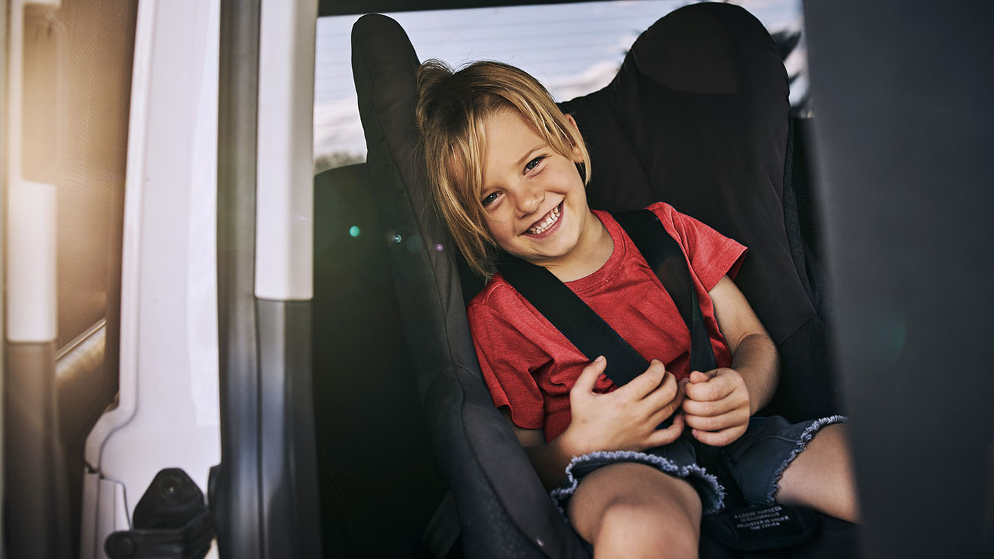 Qué normas existen para los niños en los coches