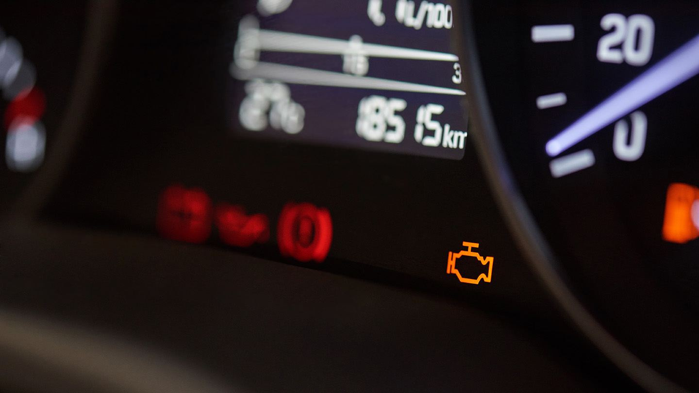 ¿Qué significan las luces del salpicadero de tu coche?