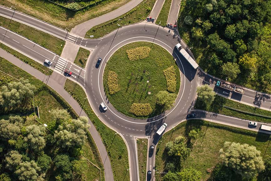 Circular por rotondas sin errores: consejos y reglamento