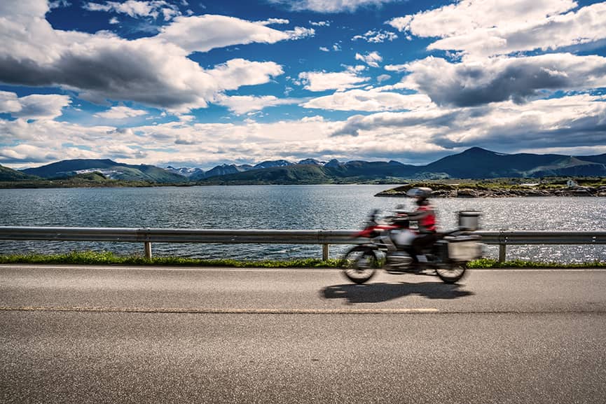 Rutas escénicas en moto: descubre lugares increíbles
