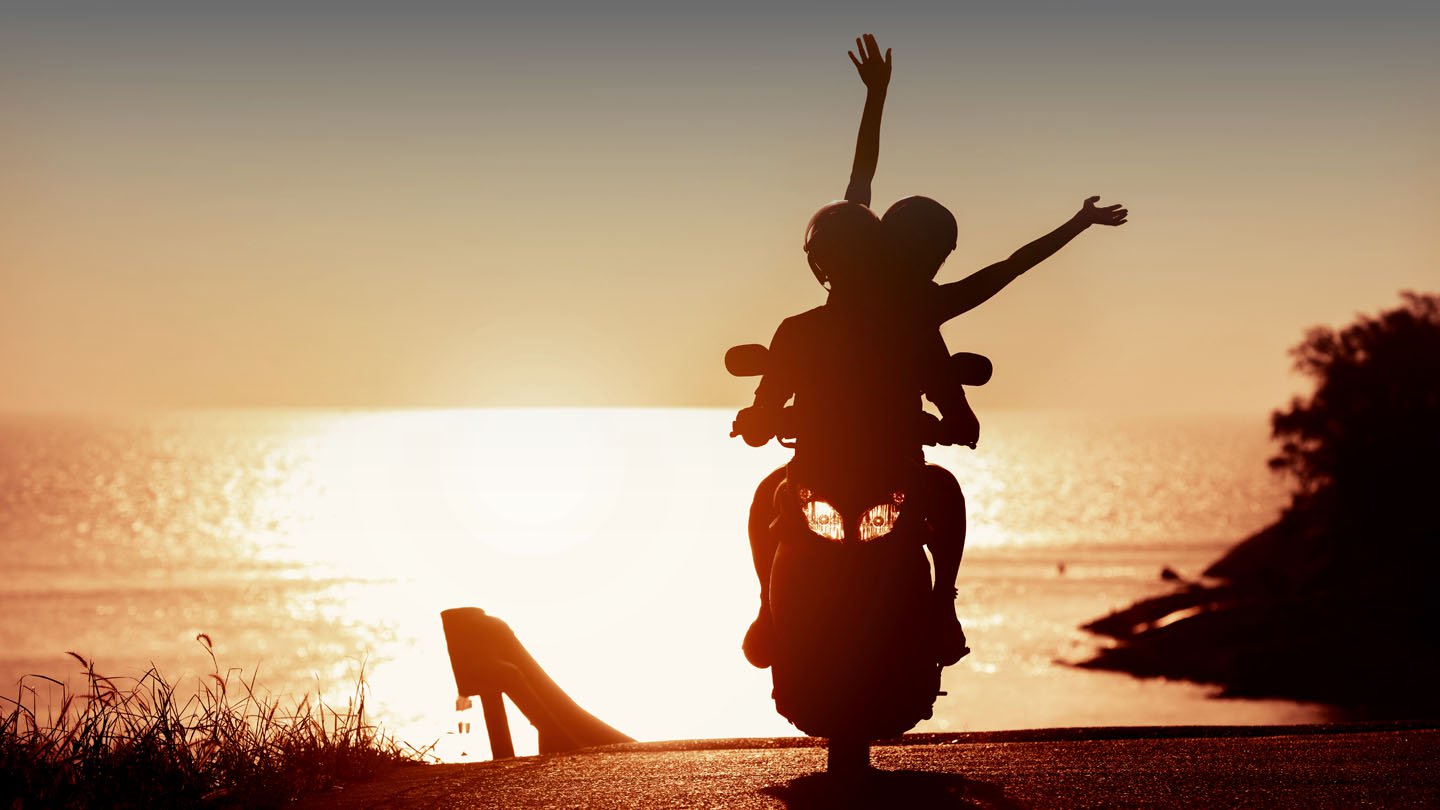 ¿Pueden ir dos personas en una moto en el desconfinamiento?