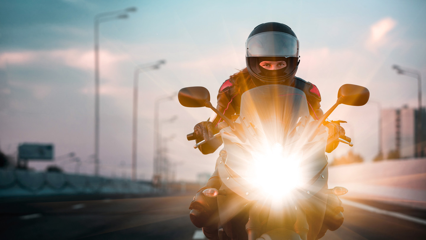 Modelo inalámbrico de airbag en el chaleco de la moto
