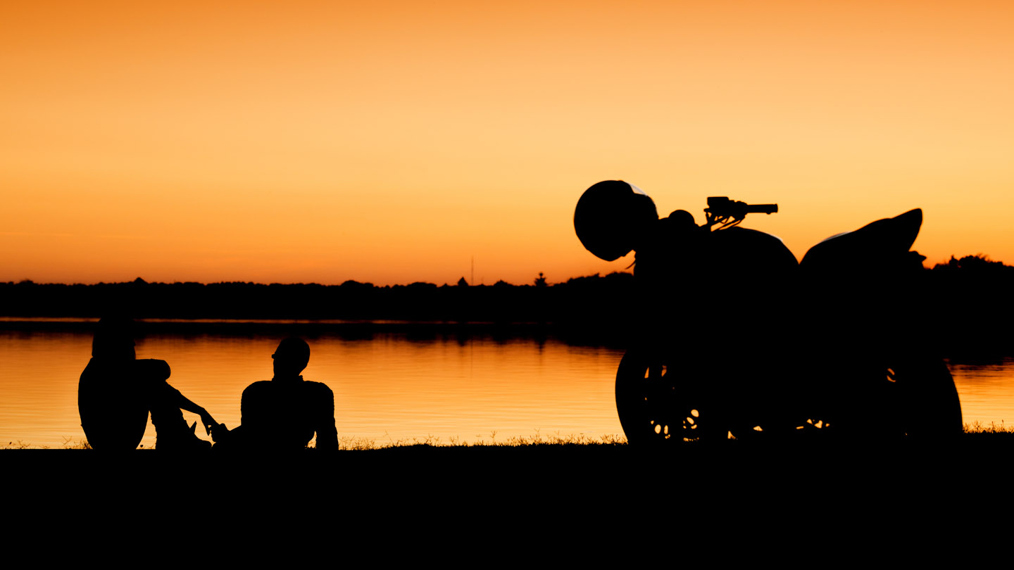 Tips para conducir la moto con un acompañante