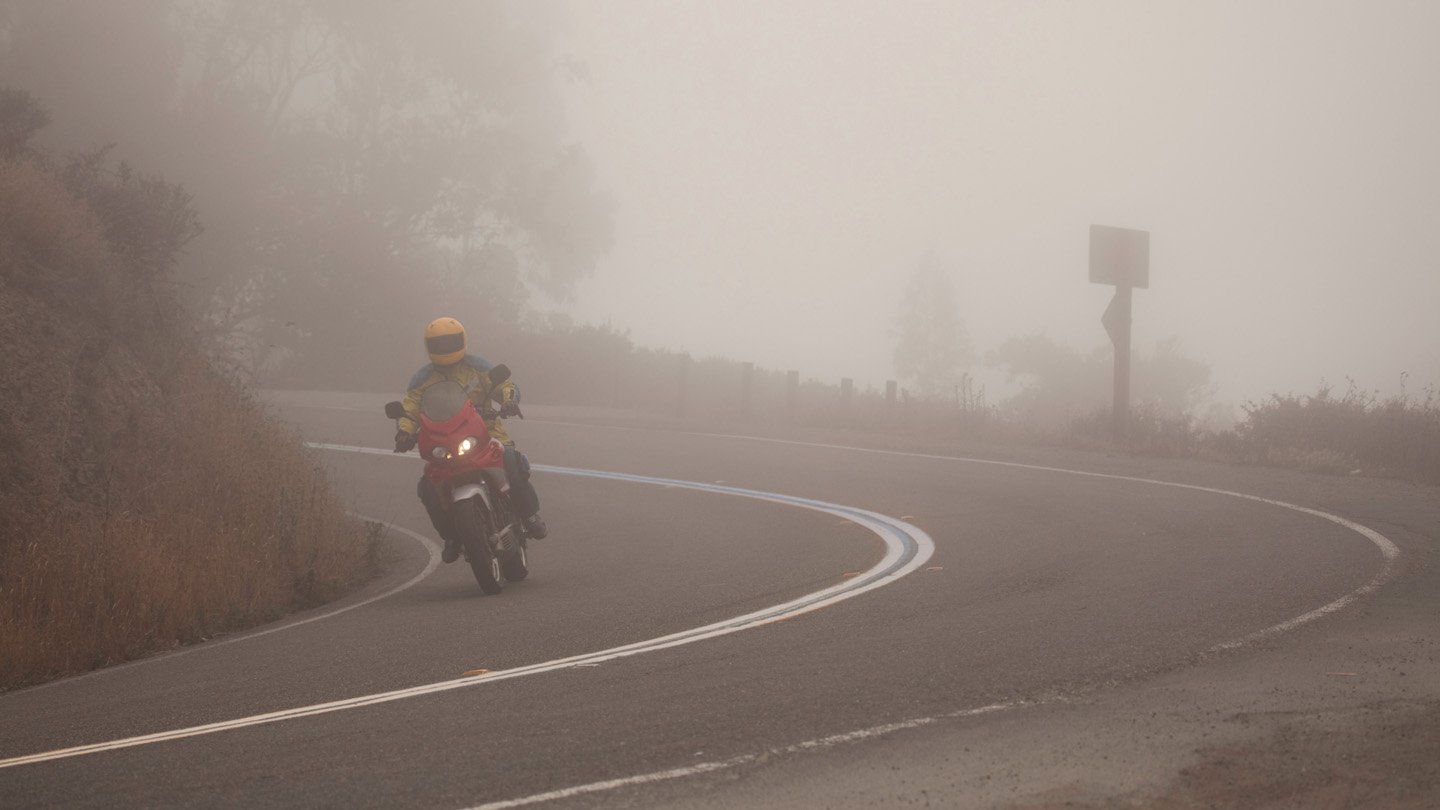 ¿Cómo no pasar frío en invierno mientras montas en moto?