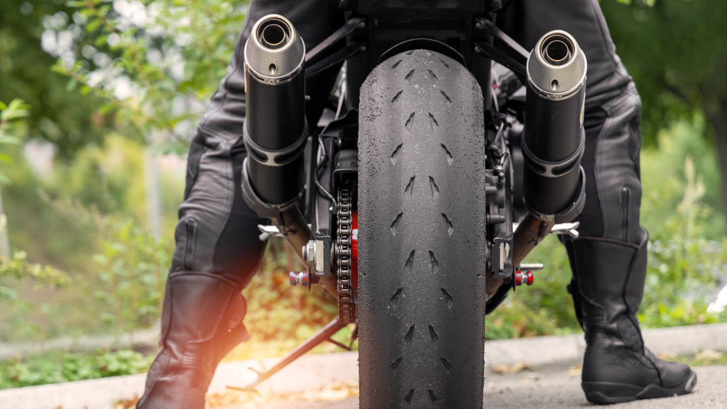 ¿Qué debo hacer si mi moto supera la normativa de ruido?