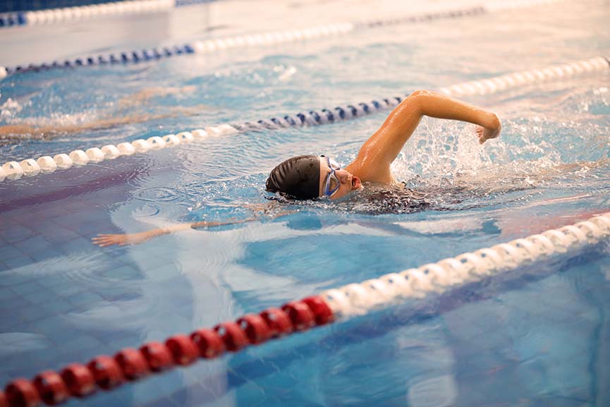 La natación: deporte completo para todas las edades