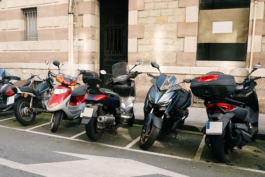 Aparcar la moto en la calle