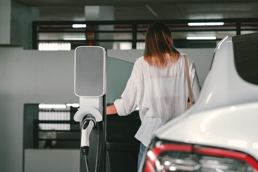 Cargar coche eléctrico en casa