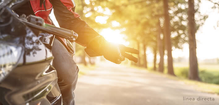 ¿Cuales son las señales que debo saber para ir con la moto en grupo?
