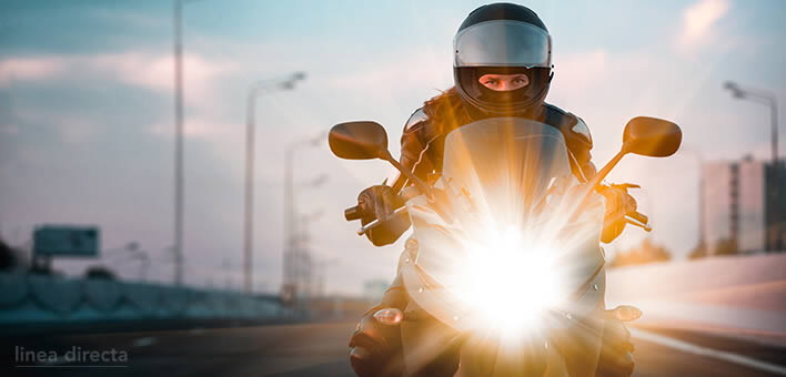 Modelo inalámbrico de airbag en el chaleco de la moto