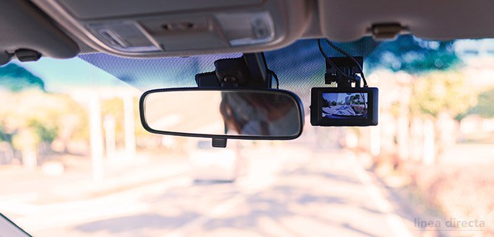 ¿Se puede llevar cámara para grabar en el coche?