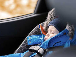 ¿Cómo colocar la silla de bebé en el coche?