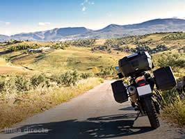 Cómo llevar y distribuir el equipaje para un viaje en moto cumpliendo la normativa