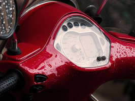 Consejos para conducir tu moto con lluvia