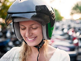 Cómo desinfectar el casco y los guantes de una moto