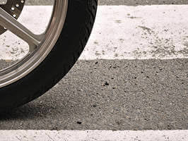 ¿Cuáles son los errores de conducción más habituales en moto?
