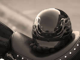 Limpiar el casco de la moto