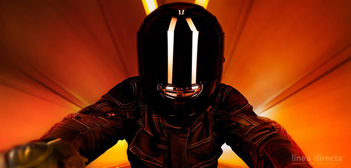 Cómo limpiar el casco de la moto