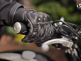 ¿Ropa para moto: ¿es obligatorio el uso de guantes?